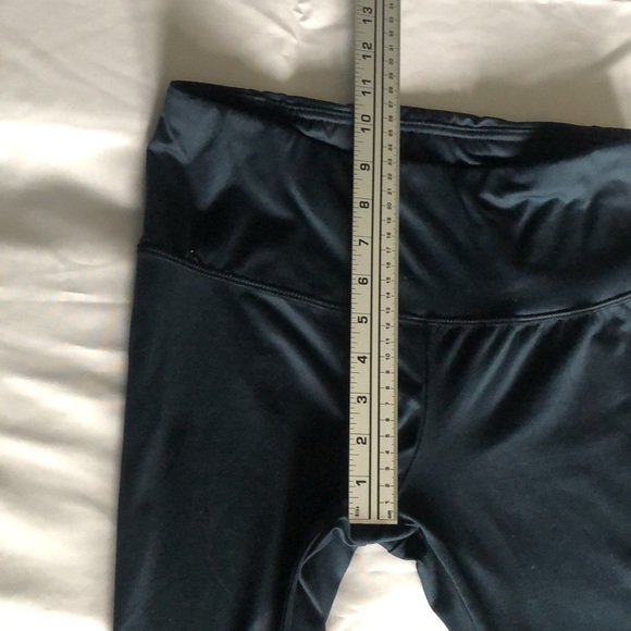Women’s blue Danskin size medium 8/10 Capri leggings with side mesh - Picture 7 of 10
